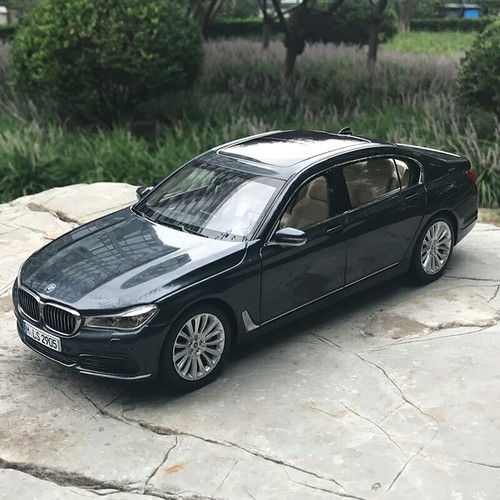 Metal model car toy - 1/18,