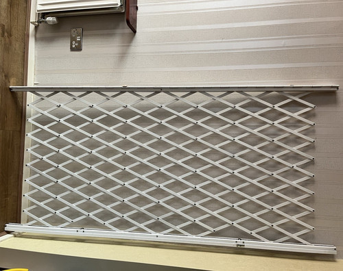 White expandable metal lattice - white,