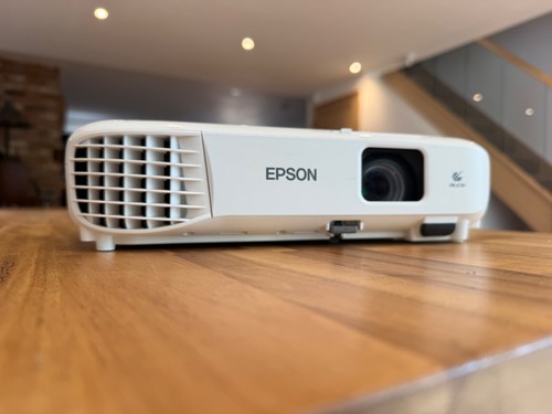 Epson w05 3300 lumens - 3300,