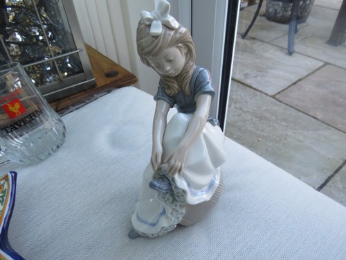 Nao lladro figurine - ,