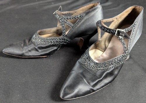 Antique vintage fashion - /,