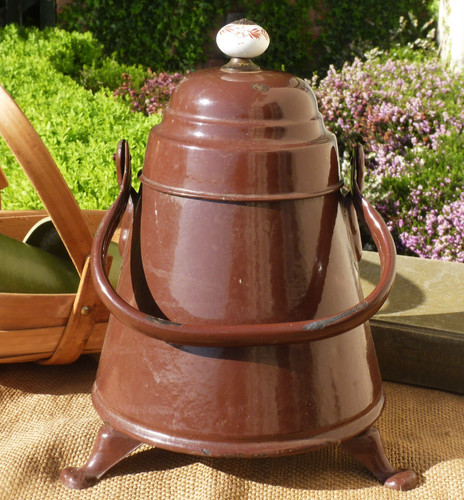 Enamel bucket with lid - , planter
