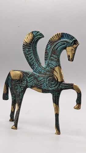Pegasus winged horse statue - winged,