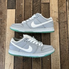 Size 6 Mens 7.5 Womens - Nike