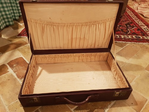 Vintage suitcase lined - vintage, suitcase,