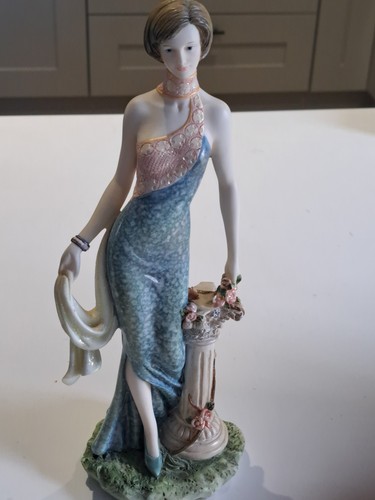 Vintage figurine the regal - figurine,