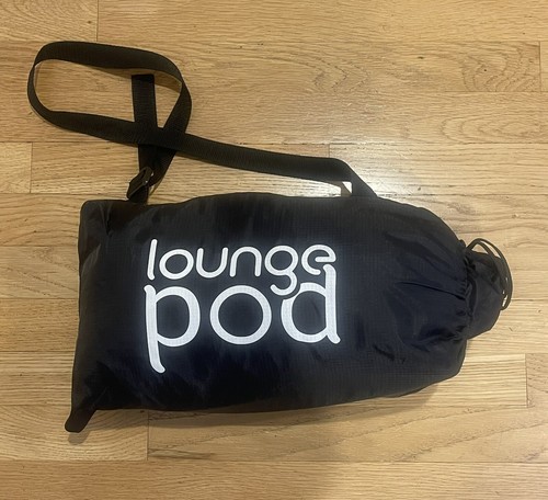Black lounge pod - lounge,