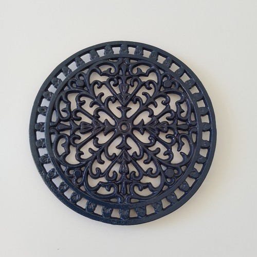 Cast iron trivet - ​cast,