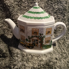 Ringtons Teapot 1980's HOUSE by Wade Ceramics  Good Condtion