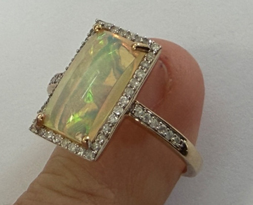 9ct gold opal - diamond,