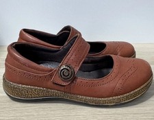 Loretta Brown Leather Hand