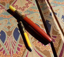 Vintage Art Deco Red Bakelite & Gilt Figural Miniature Umbrella Pencil 