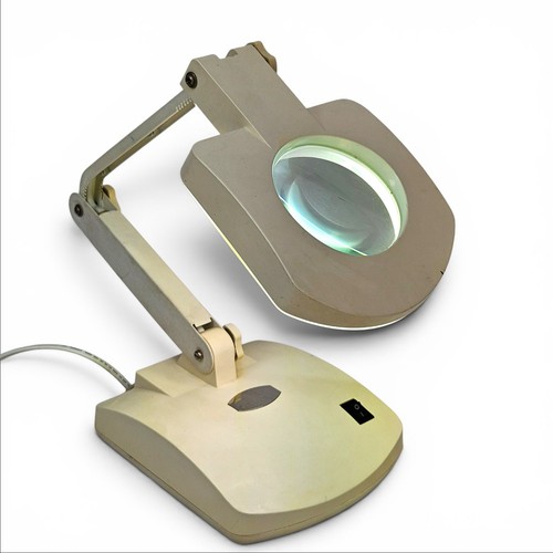 Illuminated magnifying desk - illuminated,