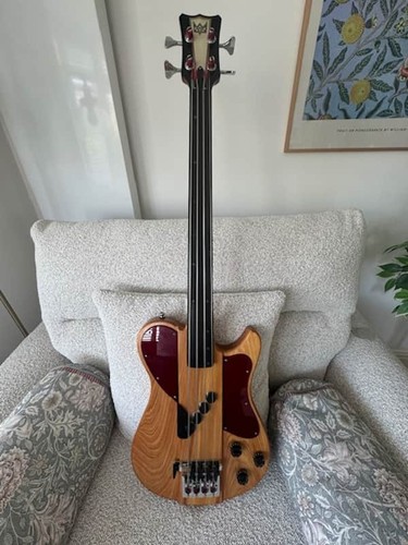 Blast cult thirty two fretless - blast,
