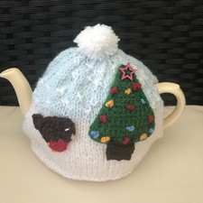 HAND KNITTED SNOWSCENE TREE/ROBIN  TEA COSY FOR A MEDIUM TEAPOT 3-4 CUP Freepost