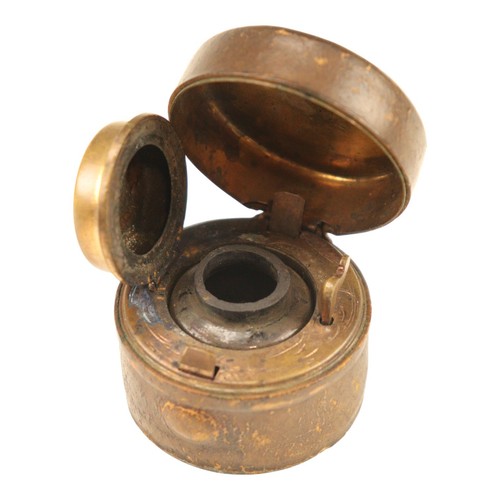 Antique brass leather - antique, brass/leather