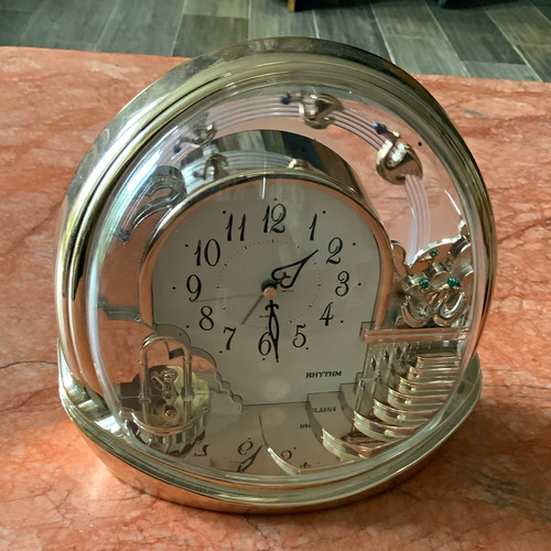 Rhythm mantel clock with