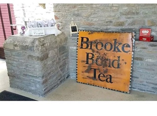Original vintage enamel brooke - original,