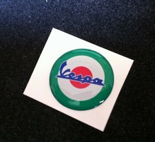 1 Adesivo Resinato Sticker 3D PIAGGIO VESPA VERDE ROSSO BIANCO 40 mm 