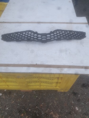 Toyota yaris 2009 front grill - toyota,