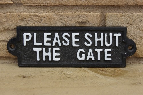 Please shut the gate - the, cast