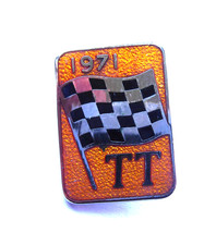 1971 ISLE OF MAN TT BADGE -