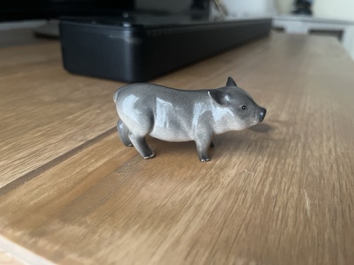 Royal doulton pig figurine - royal,