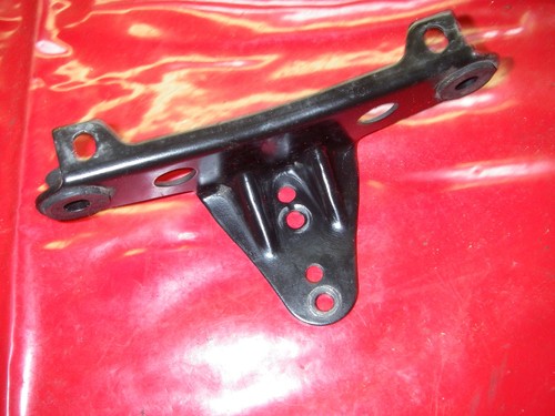 Radiator bracket radiator