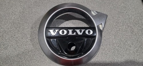 Volvo front grille emblem - front,