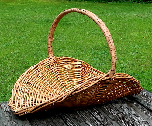 Vtg wicker gathering - wicker,