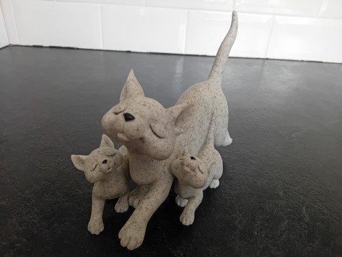 Large fountasia family cats - fountasia,
