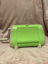 PROVO CRAFT : Cuttlebug Portable Die Cutting & Embossing Machine - Green.