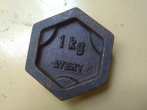 Vintage 1kg cast iron weight - vintage,