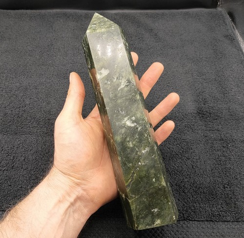 Large nephrite jade - large, dark