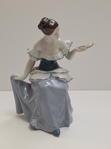 Royal dux figurine - royal, lady