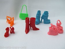 5x DOLL'S SIZED CLOTHING