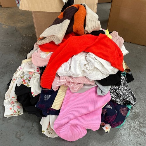 10kg womens clothes mixed size - 10kg,
