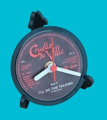 Cruella ville clock side - cruella, de