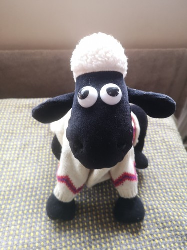Shaun the sheep sitting - sheep,