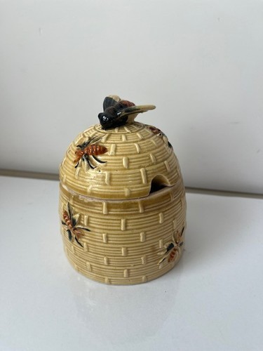 Honey pot with bee - with,