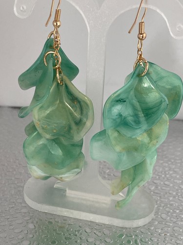 Pretty jade and gold tone