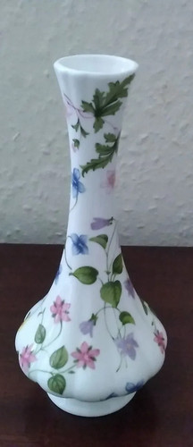 Queens country meadow - bud, vase