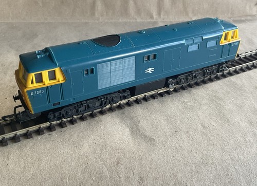 Hornby r758 blue class 35 - r758,