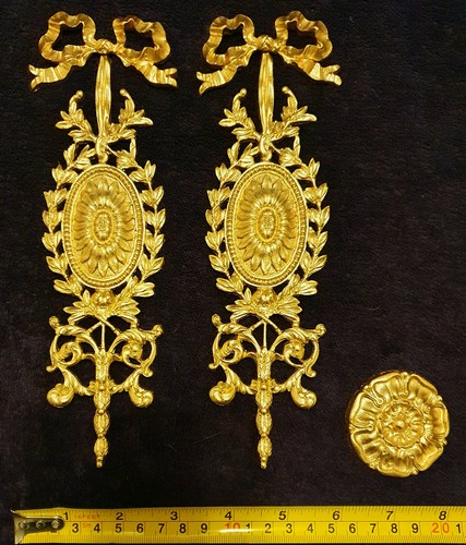 Pair decorative moulding - pair,