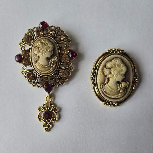 Vintage cameo brooches - cameo, gold