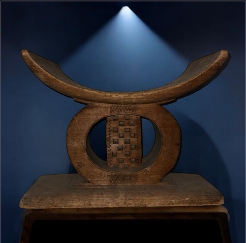 Fine old akan royal stool - old,