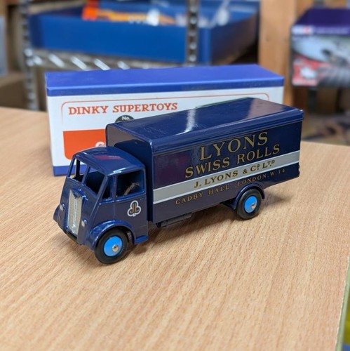 Dinky toys 514 guy - dinky,