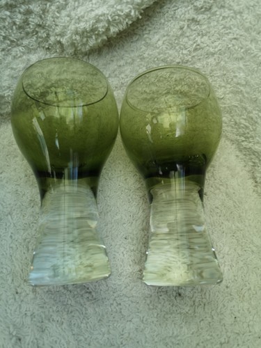 Solid stem green wine - green,
