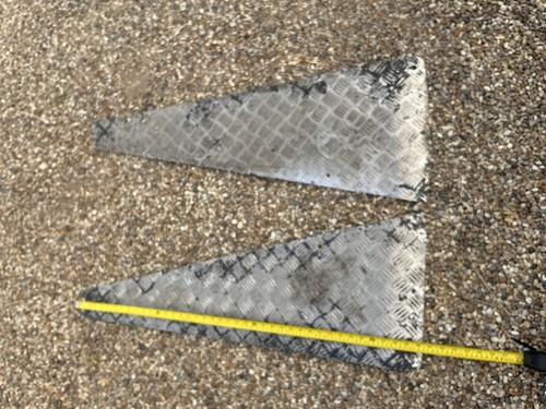Natural chequer plate wing top - chequer,