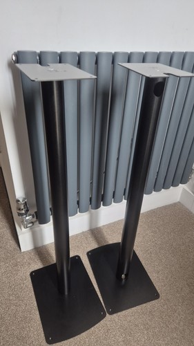 Tall black metal speaker - black,